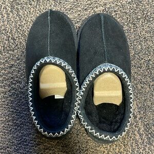 BLACK UGG TASMAN SLIPPERS